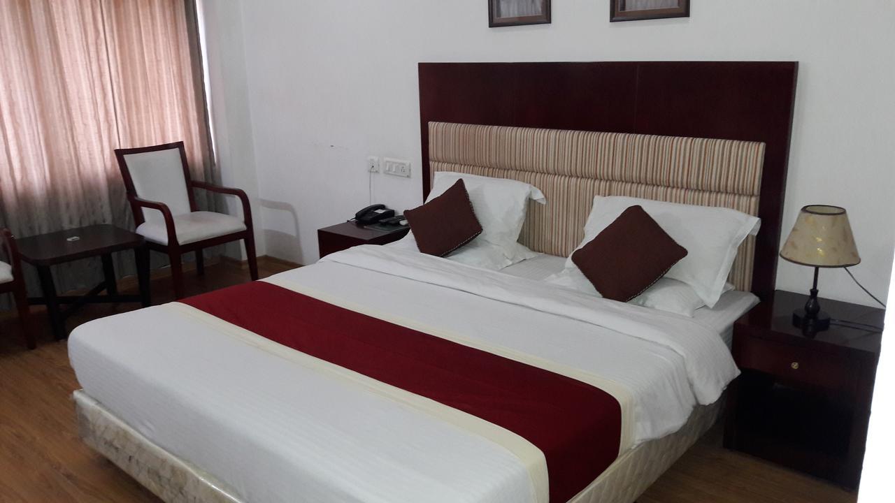 Hôtel Aroma Residency à Tinsukia Extérieur photo