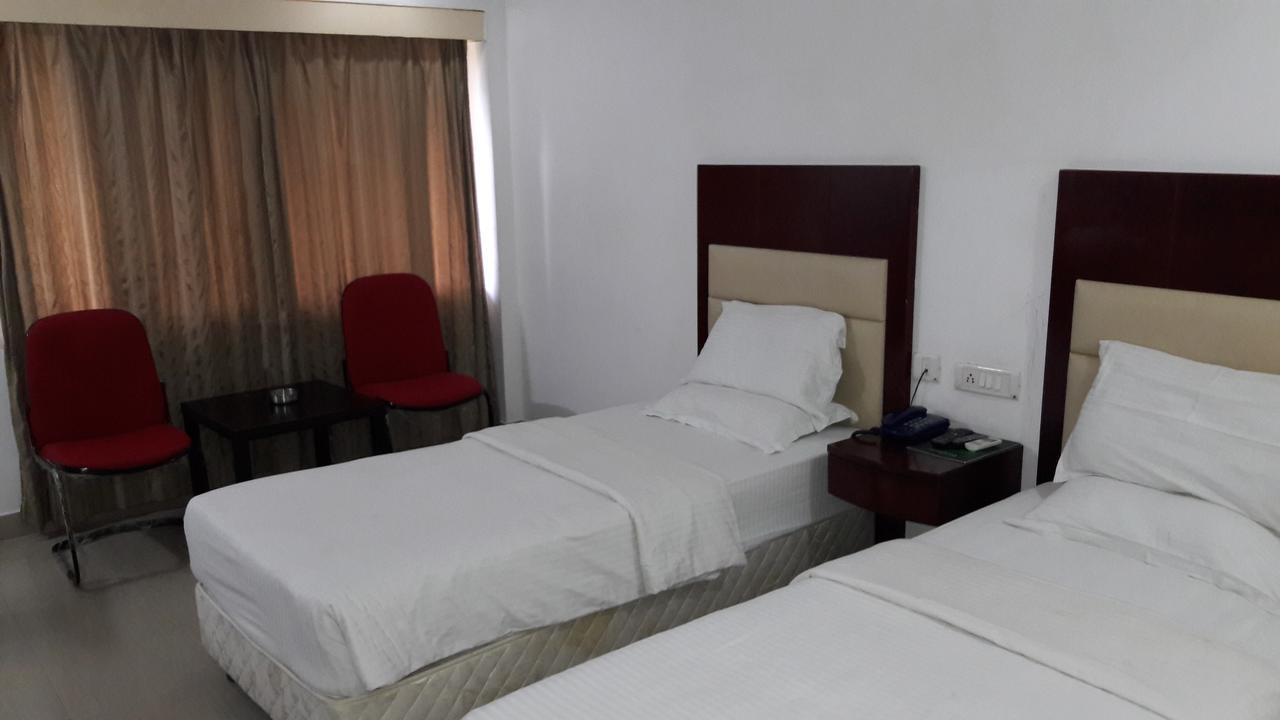 Hôtel Aroma Residency à Tinsukia Extérieur photo