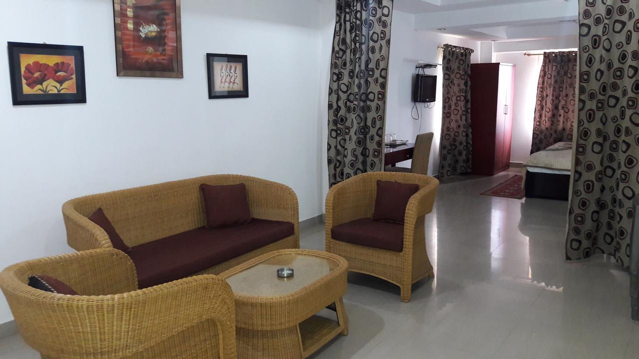 Hôtel Aroma Residency à Tinsukia Extérieur photo